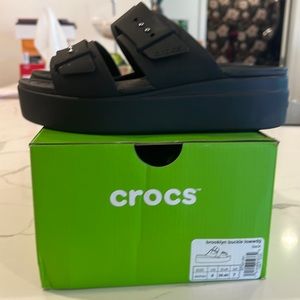 Crocs Brooklyn buckle low wedge sandal